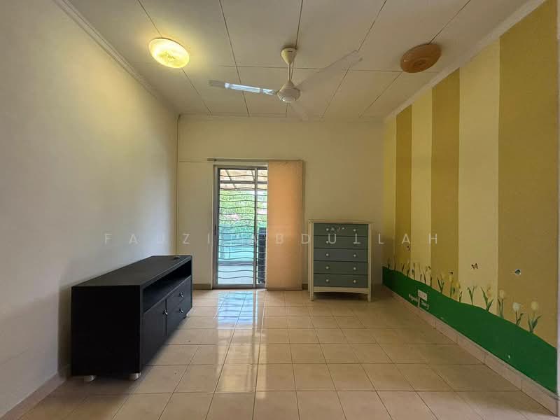 Terraced House for Sale in Bandar Kinrara Seksyen 5 (Bandar Kinrara) - Fauzi Abdullah - Living Room - PropertyGuru.com.my