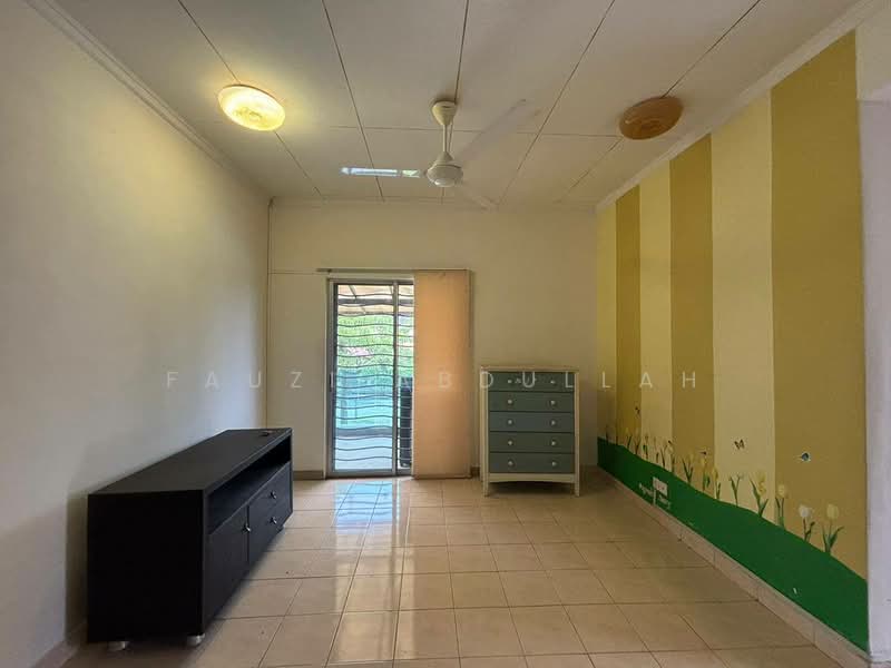 Terraced House for Sale in Bandar Kinrara Seksyen 5 (Bandar Kinrara) - Fauzi Abdullah - Living Room - PropertyGuru.com.my