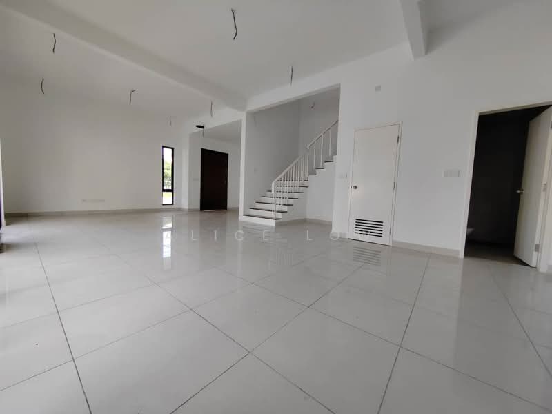 Rumah Berkembar untuk Dijual di Rawang (Selangor) - Alice Low - Living Room - PropertyGuru.com.my