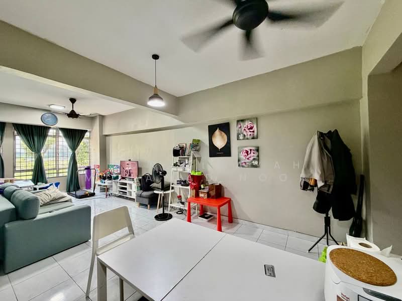 Pangsapuri untuk Dijual di Permai Villa - Noor Hidayah Mohamad Noor - Living Room - PropertyGuru.com.my