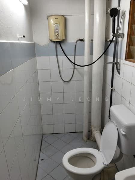 Apartment for Sale at Taman Serdang Perdana - Jimmy Leong - Bathroom - PropertyGuru.com.my