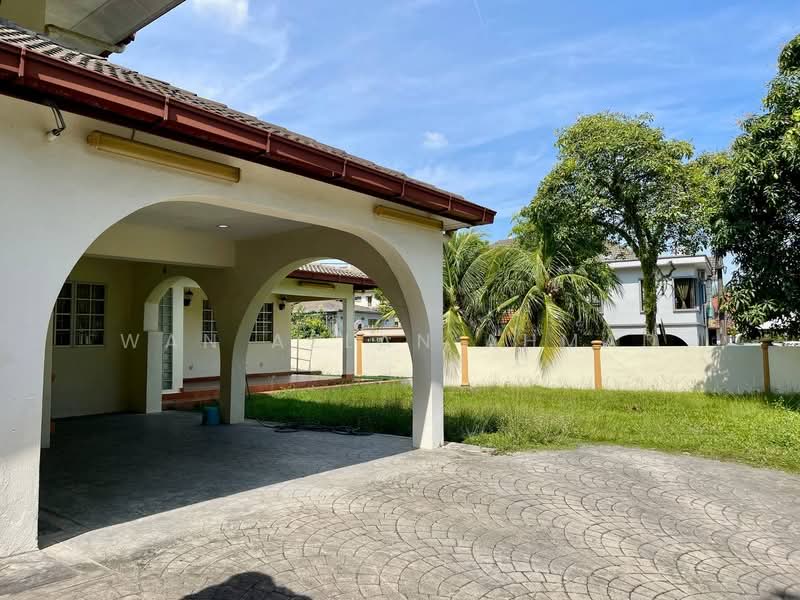 Rumah Berkembar untuk Dijual di Seksyen 9 (Shah Alam) - Wan Azlan Ahmad - Exterior - PropertyGuru.com.my