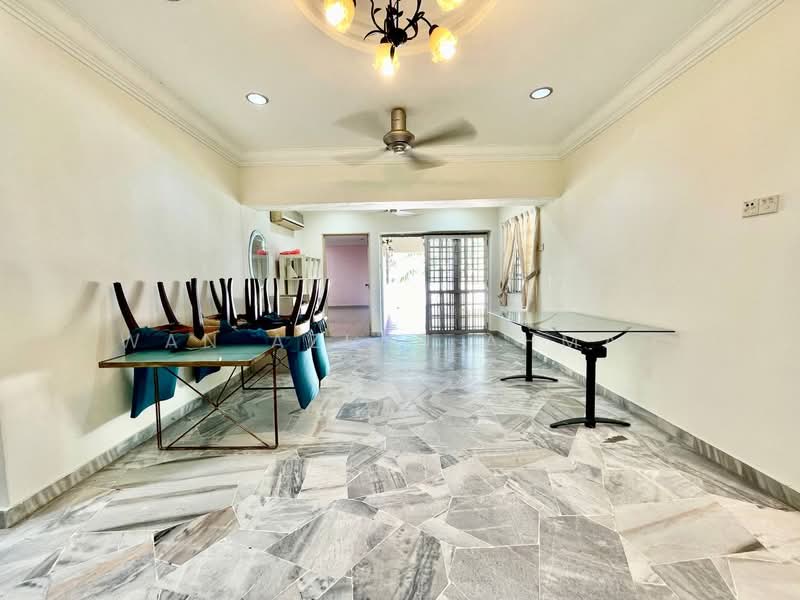 Rumah Berkembar untuk Dijual di Seksyen 9 (Shah Alam) - Wan Azlan Ahmad - PropertyGuru.com.my