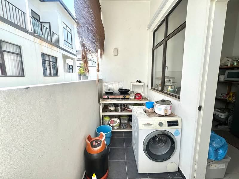 Rumah Teres 2 Tingkat untuk Dijual di Shah Alam (Selangor) - Noor Hidayah Mohamad Noor - Balcony - PropertyGuru.com.my