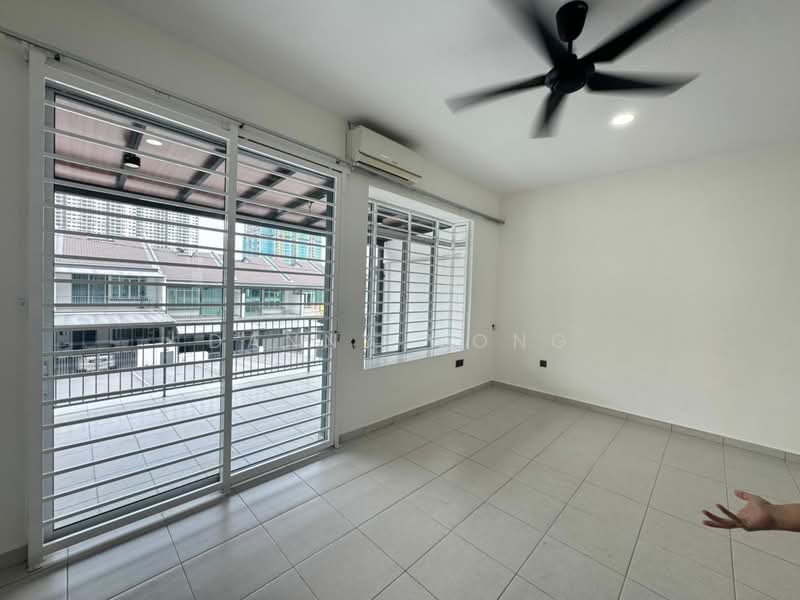 Rumah Teres 2 Tingkat untuk Disewa di Taman Scientex Rawang (Rawang) - Danny Wong - Living Room - PropertyGuru.com.my