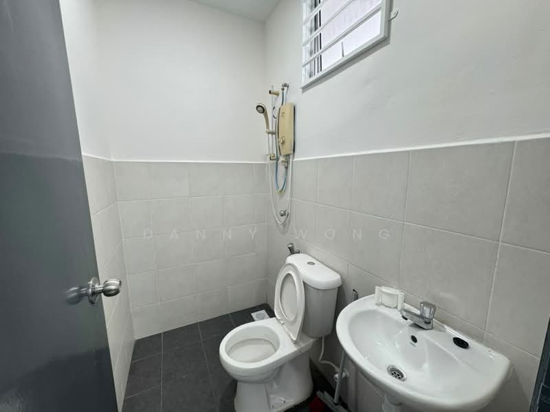 Rumah Teres 2 Tingkat untuk Disewa di Taman Scientex Rawang (Rawang) - Danny Wong - Bathroom - PropertyGuru.com.my