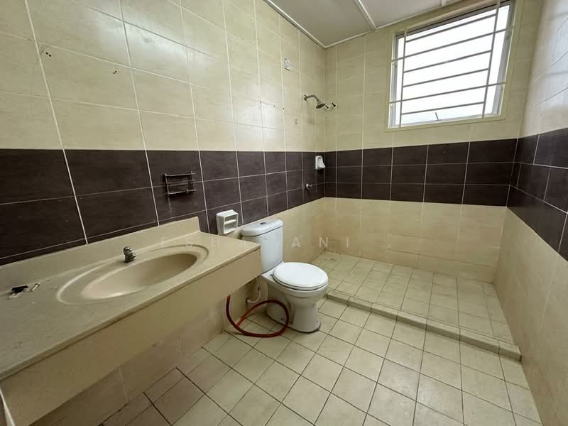 2-storey Terraced House for Sale in Bandar Sungai Long (Selangor) - Esharani . - Bathroom - PropertyGuru.com.my