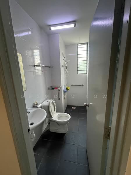 Pangsapuri untuk Disewa di Mahkota Residence - Desmond Low - Bathroom - PropertyGuru.com.my
