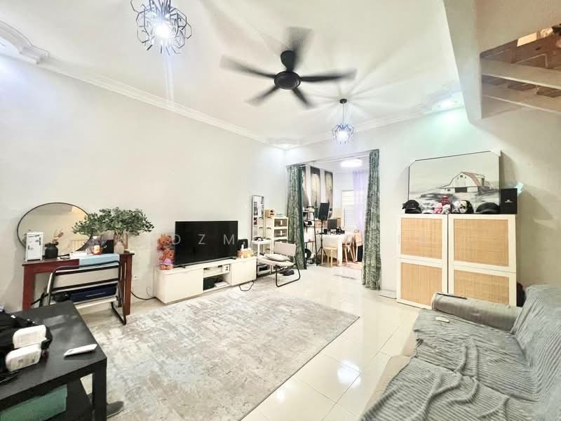 2-storey Terraced House for Sale in Bandar Saujana Putra (Tanjong Duabelas) - Nadzmie Nasir - Living Room - PropertyGuru.com.my
