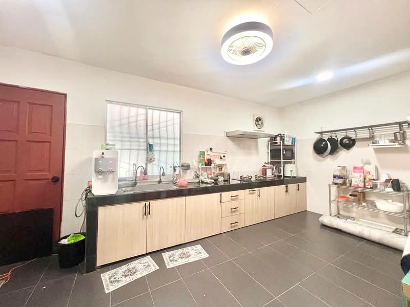 2-storey Terraced House for Sale in Bandar Saujana Putra (Tanjong Duabelas) - Nadzmie Nasir - Kitchen - PropertyGuru.com.my