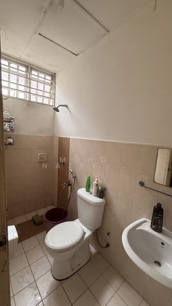 Townhouse for Sale in Sungai Buloh (Selangor) - Mohd Nazri Alias - Bathroom - PropertyGuru.com.my