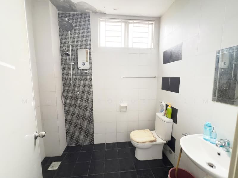 Rumah Teres 2 Tingkat untuk Dijual di Semenyih (Selangor) - Mohd Firdaus Salim - Bathroom - PropertyGuru.com.my