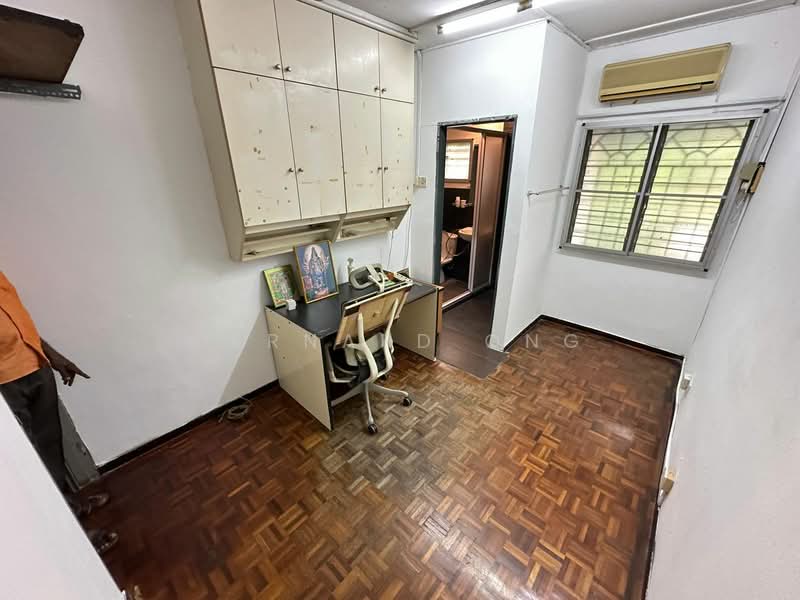 Rumah Teres untuk Dijual di Bandar Country Homes (Rawang) - Bernard Ong - Study - PropertyGuru.com.my