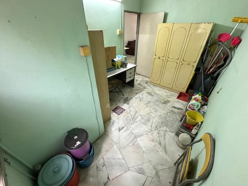 Rumah Teres untuk Dijual di Bandar Country Homes (Rawang) - Bernard Ong - Study - PropertyGuru.com.my