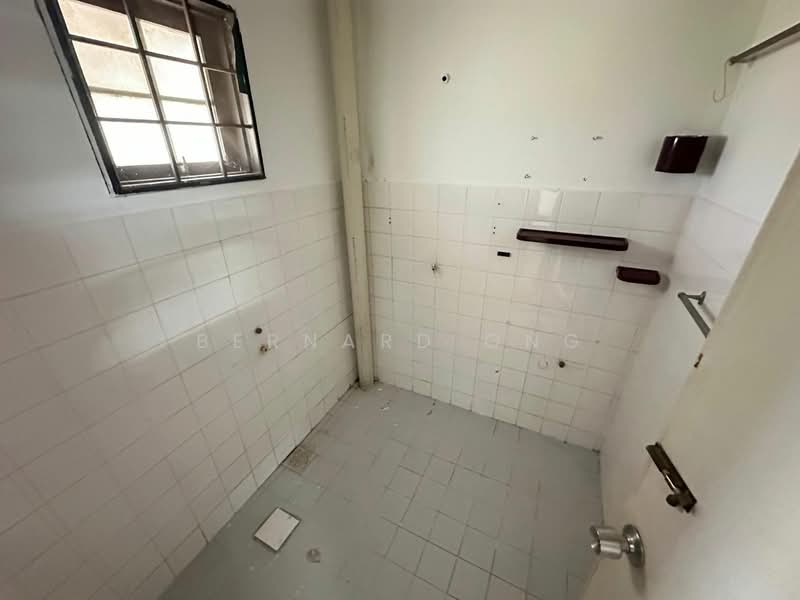 Rumah Teres untuk Dijual di Bandar Country Homes (Rawang) - Bernard Ong - Bathroom - PropertyGuru.com.my
