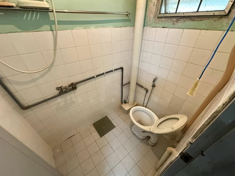 Rumah Teres untuk Dijual di Bandar Country Homes (Rawang) - Bernard Ong - Bathroom - PropertyGuru.com.my