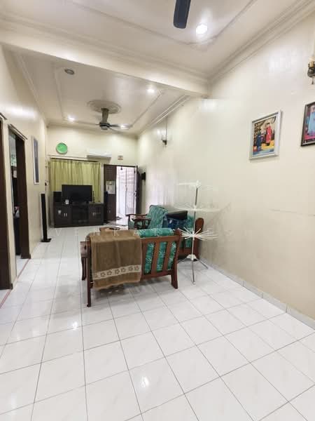 1-storey Terraced House for Sale in Taman Melodi (Kluang) - Venkat Desh - Living Room - PropertyGuru.com.my