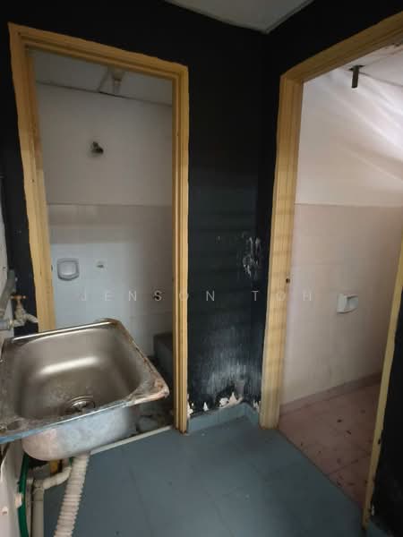 Kedai untuk Disewa di Taman Usaha Jaya (Kepong) - Jenson Toh - Bathroom - PropertyGuru.com.my