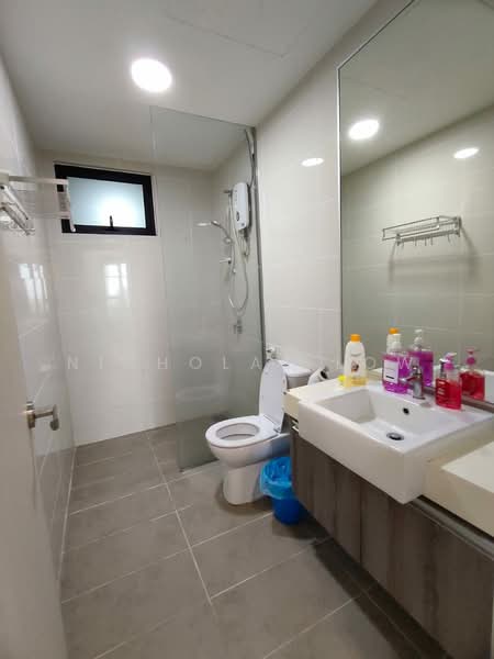 Servis Apartment untuk Disewa di Southkey Mosaic - Nicholas Low - Bathroom - PropertyGuru.com.my