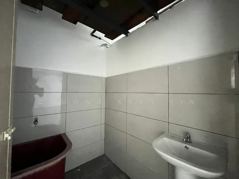 Shop for Sale in Kawasan Perusahaan Tandop Baru (Alor Setar) - Choong Keat Yin - Bathroom - PropertyGuru.com.my