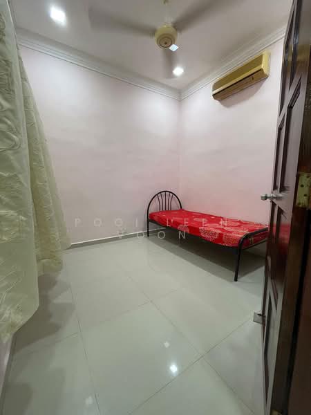 Rumah Teres 1 Tingkat untuk Disewa di Taman Pelangi (Johor Bahru) - Pooi Leen Voon - Bedroom - PropertyGuru.com.my