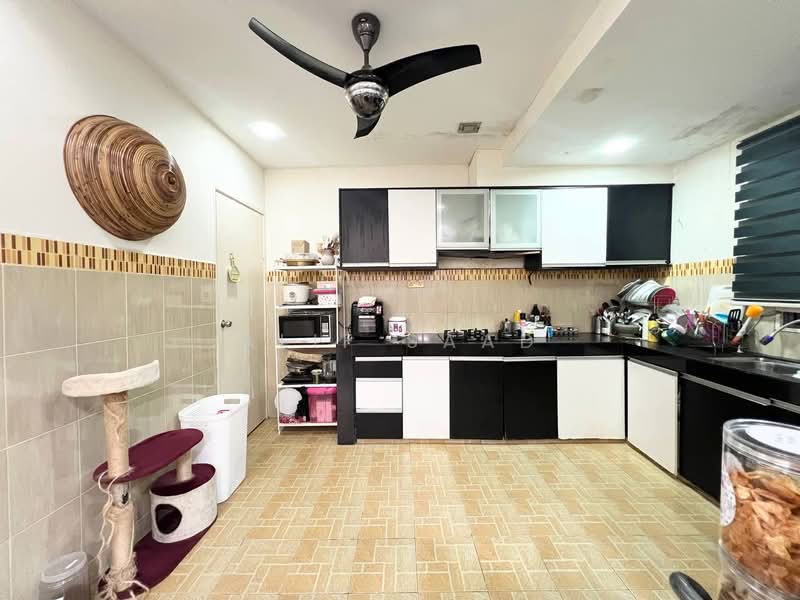 Cluster House for Sale in Puncak Alam (Selangor) - Alif Saad - Kitchen - PropertyGuru.com.my