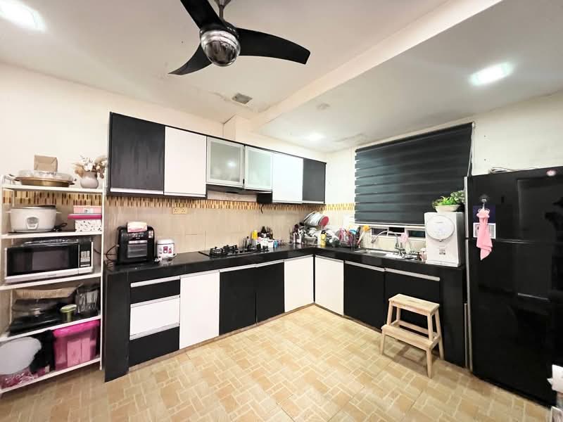 Cluster House for Sale in Puncak Alam (Selangor) - Alif Saad - Kitchen - PropertyGuru.com.my