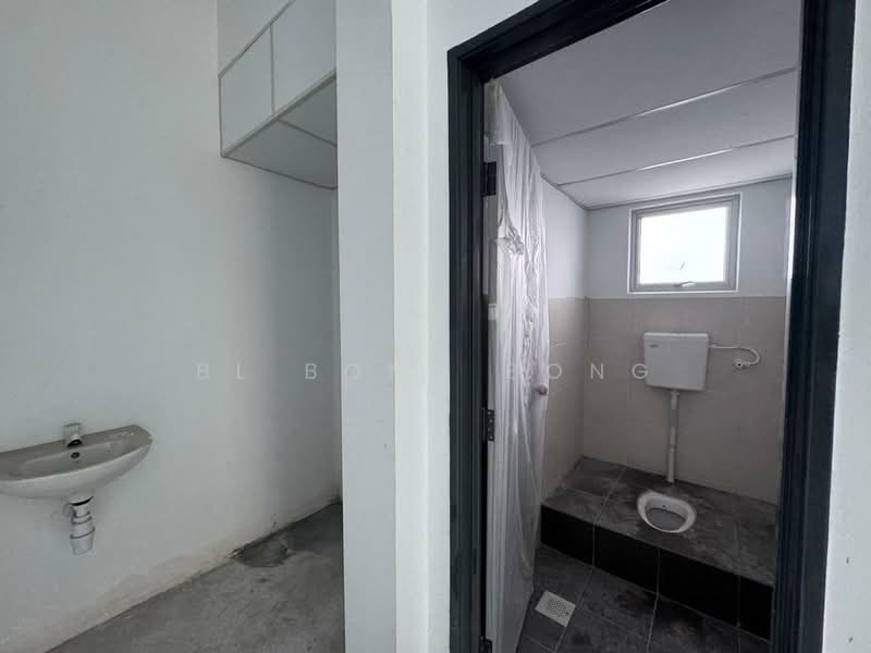 Shop / Office for Rent in Scientex Bandar Jasin (Jasin) - BL Bong Bong - Bathroom - PropertyGuru.com.my