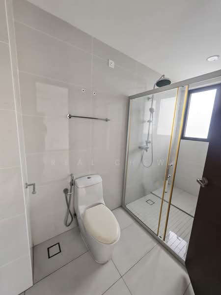 Kondominium untuk Dijual di Kings Bay @ Country Garden Danga Bay - Real Chew - Bathroom - PropertyGuru.com.my