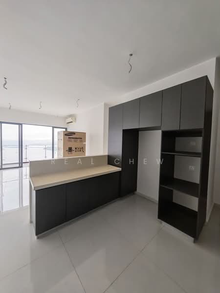 Kondominium untuk Dijual di Kings Bay @ Country Garden Danga Bay - Real Chew - Kitchen - PropertyGuru.com.my