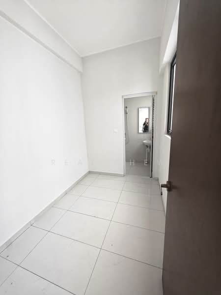 Kondominium untuk Dijual di Kings Bay @ Country Garden Danga Bay - Real Chew - Bathroom - PropertyGuru.com.my