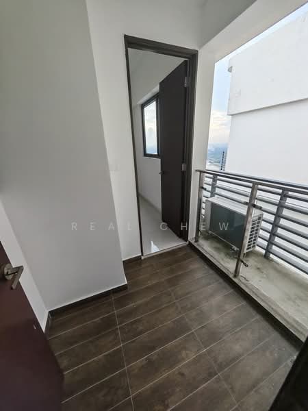 Kondominium untuk Dijual di Kings Bay @ Country Garden Danga Bay - Real Chew - Balcony - PropertyGuru.com.my
