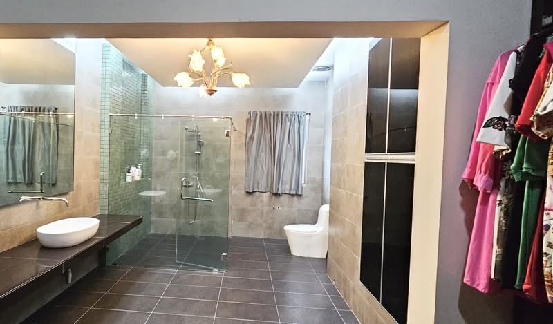 Semi-Detached House for Sale in Bandar Kinrara (Selangor) - CK Yee - Bathroom - PropertyGuru.com.my