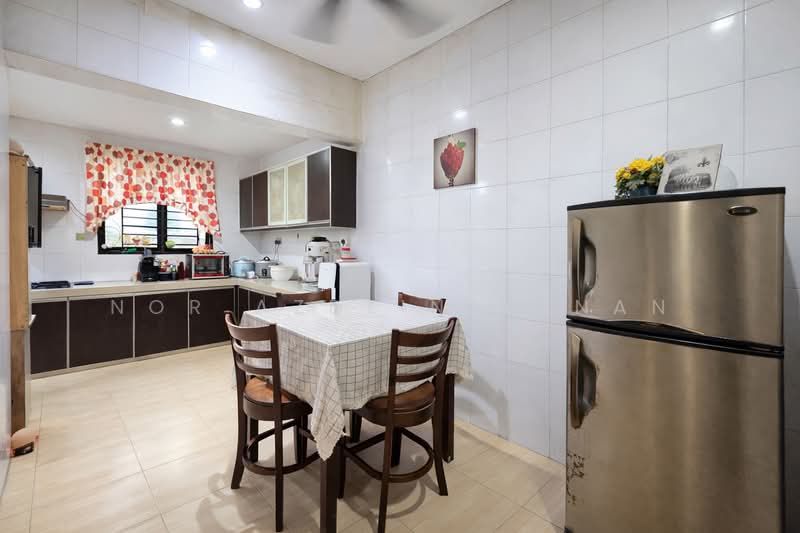 Semi-Detached House for Sale in Seksyen 7 (Bangi) - Nor Azdlin Adnan - Kitchen - PropertyGuru.com.my