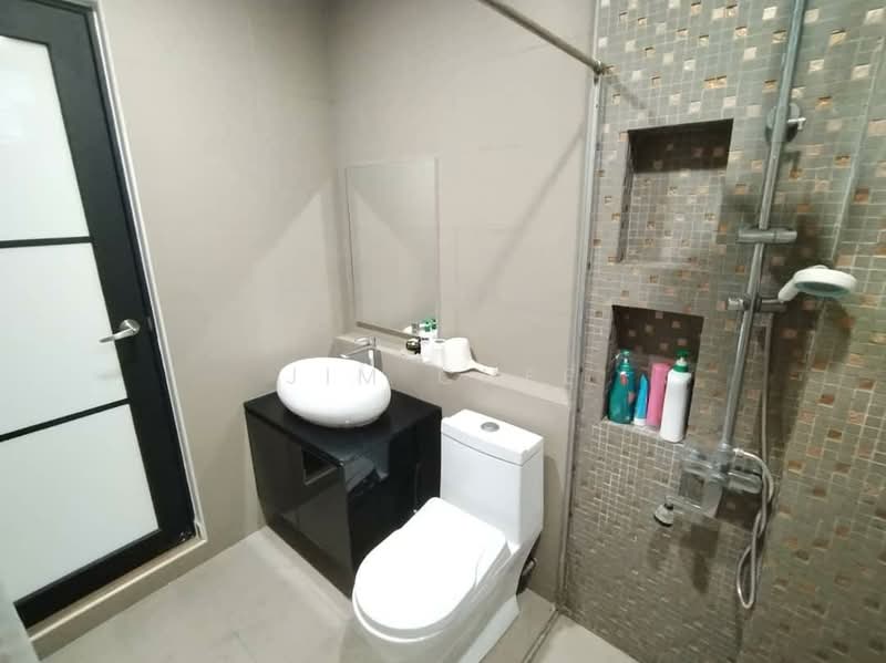 Rumah Teres 2 Tingkat untuk Disewa di Johor Bahru (Johor) - Jim Chee - Bathroom - PropertyGuru.com.my