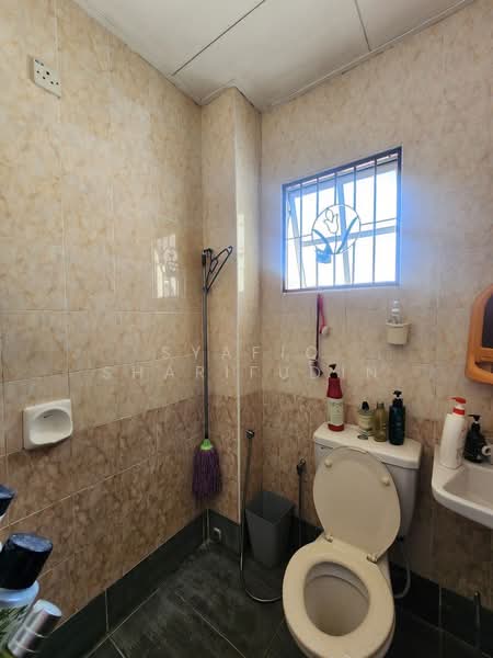 Rumah Teres 2 Tingkat untuk Dijual di Bukit Bandaraya (Shah Alam) - Syafiq Sharifudin - Bathroom - PropertyGuru.com.my