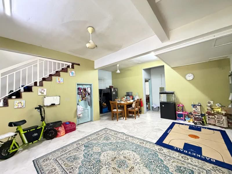 Rumah Teres 2 Tingkat untuk Dijual di Puncak Alam (Selangor) - Ammeer Nadzrai - Living Room - PropertyGuru.com.my