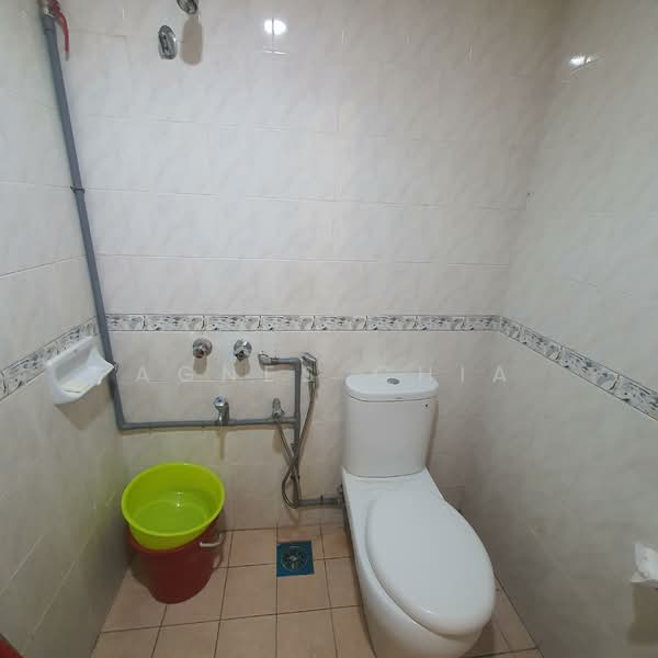 Kondominium untuk Dijual di Vista Damai - Agnes Chia - 2nd Bathroom - PropertyGuru.com.my