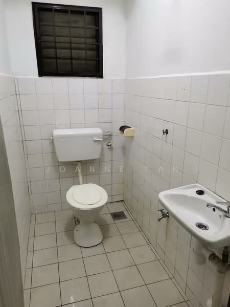 Rumah Flat untuk Disewa di Desa Sri Puteri - Joanne Yan - Bathroom - PropertyGuru.com.my