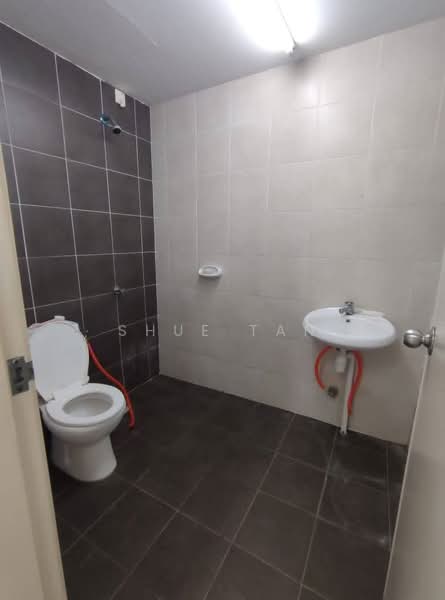 Apartment for Rent at De Bayu Apartment - Shue Tan - Bathroom - PropertyGuru.com.my