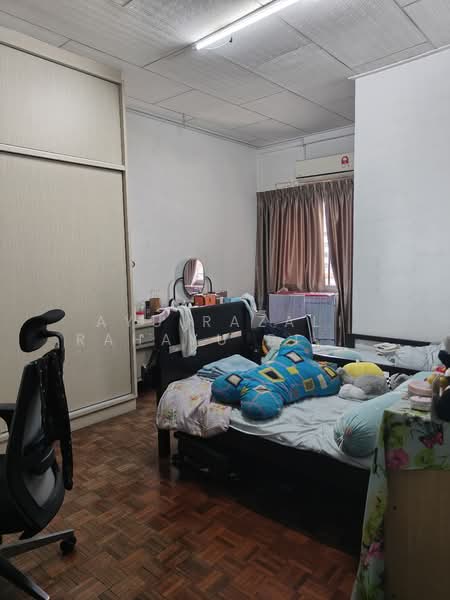 2-storey Terraced House for Sale in SS2 (Petaling Jaya) - Ayu Razali Rahayu Binti Mohd Razali - Bedroom - PropertyGuru.com.my