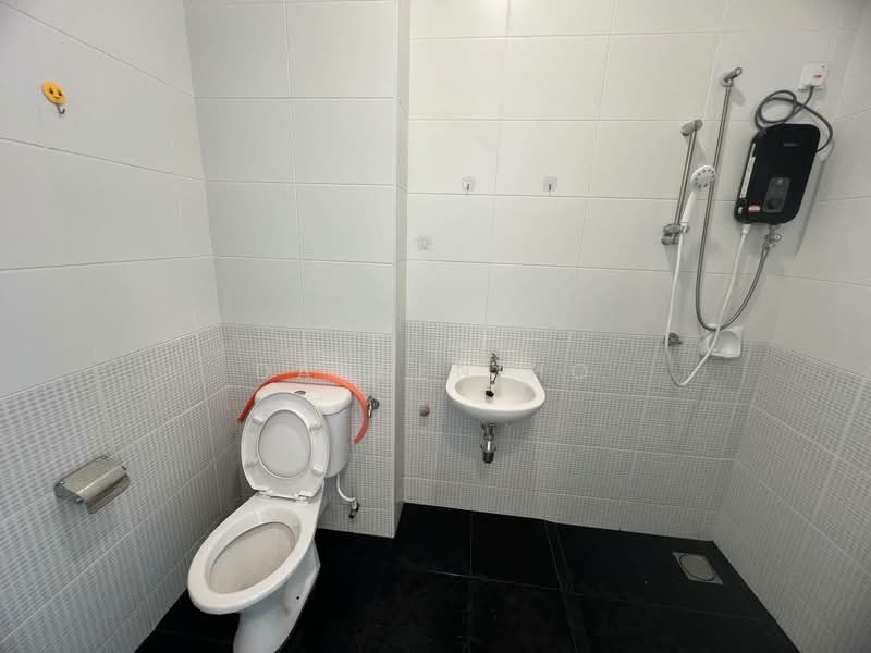 Rumah Teres untuk Dijual di Kota Masai (Pasir Gudang) - Darren Ho - Bathroom - PropertyGuru.com.my