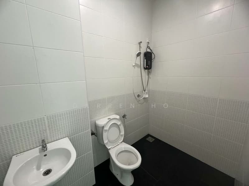 Rumah Teres untuk Dijual di Kota Masai (Pasir Gudang) - Darren Ho - Bathroom - PropertyGuru.com.my
