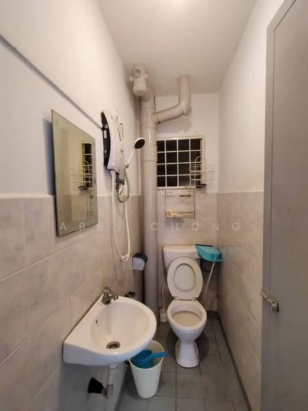 Pangsapuri untuk Dijual di Permai Apartment - Abby Chong - Bathroom - PropertyGuru.com.my