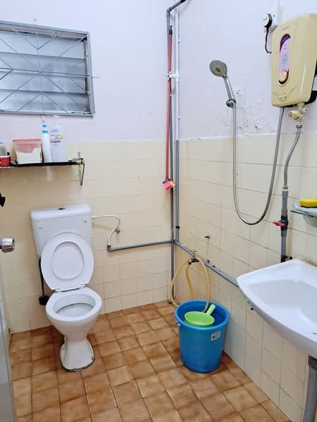 1-storey Terraced House for Sale in Taman Johor Jaya (Johor Bahru) - Bess Wong - Bathroom - PropertyGuru.com.my