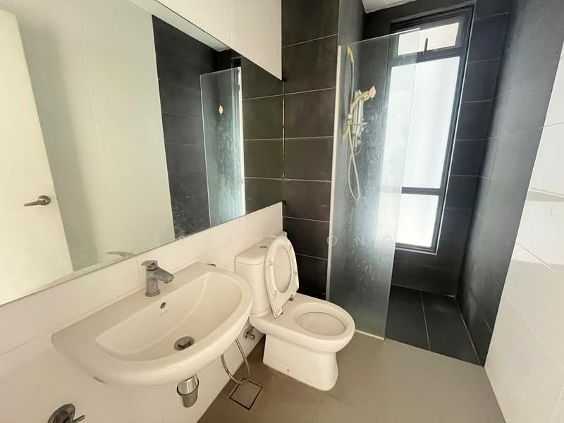 Servis Apartment untuk Dijual di Paramount Utropolis - Esther Ong - Bathroom - PropertyGuru.com.my