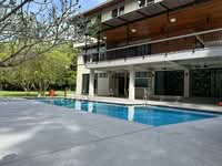 For Rent - Family home with huge gardens and pool