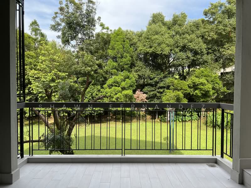 Balcony off the dining area