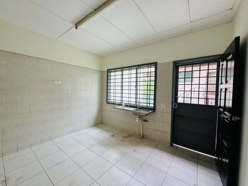 2-storey Terraced House for Sale in Taman Impian Emas (Skudai) - Susi Tjhang - Kitchen - PropertyGuru.com.my