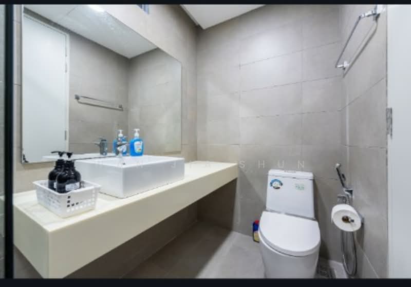 Condominium for Rent at Vivo Residential Suites - Wan Jia Shun - Bathroom - PropertyGuru.com.my